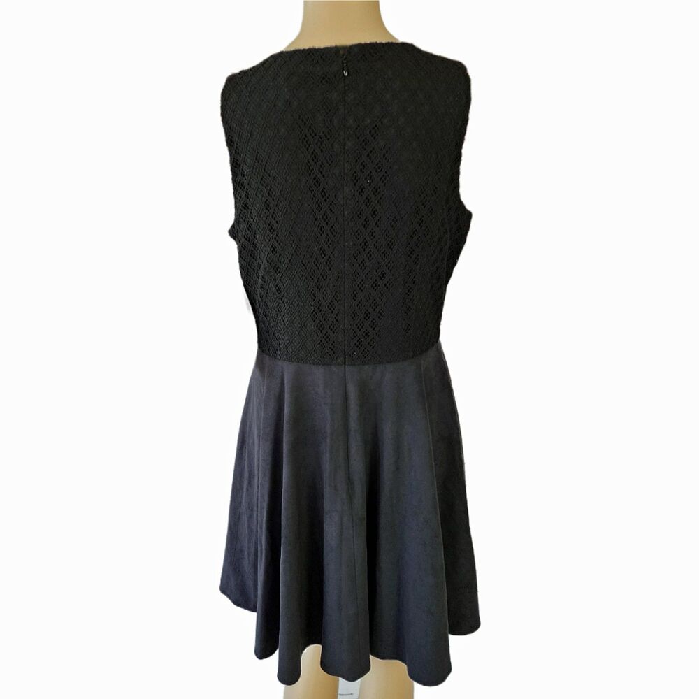 CeCe Avery Crochet Inset Faux Suede Fit & Flare Dress Black - Size 10 NWT - Picture 4 of 7